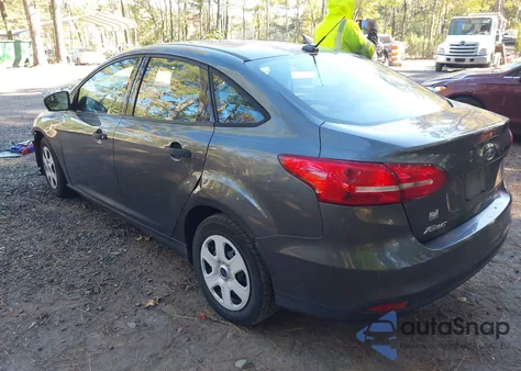 2017 Ford Focus S из США, поврежденный, VIN 1FADP3E23HL256853